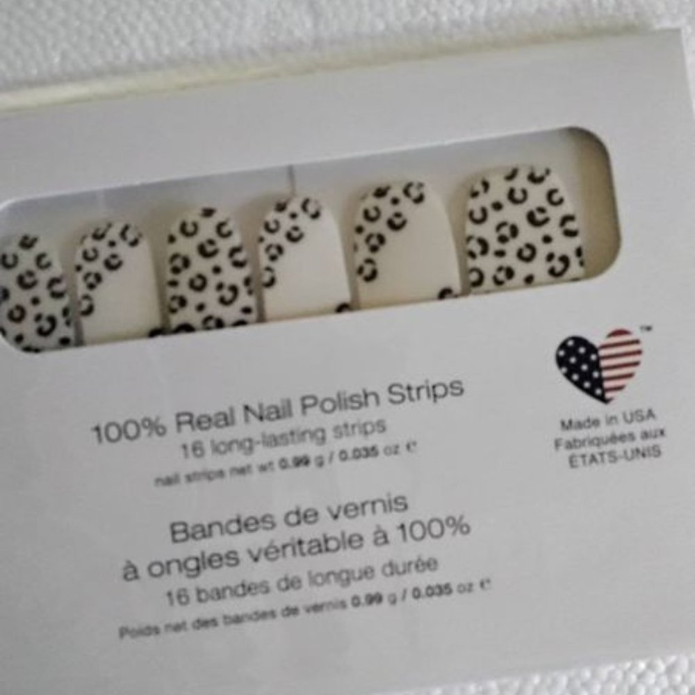 COLOR STREET NAIL STRIPS Spot On - Picture 1 of 2